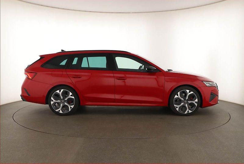 Škoda Octavia (2025) RS 2.0 TSI, RS, Navigace - fotka 6 z 19