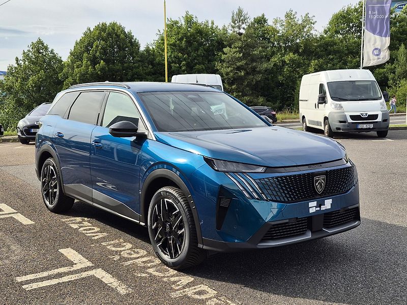 Peugeot 5008 (2026) BUSINESS Hybrid 145 e-DCS6 - fotka 7 z 25