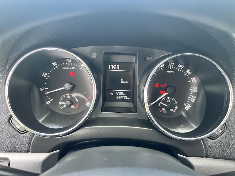 Škoda Yeti 1.2TSI 77KW,KLIMA,ESP,ASR,CD - fotka 33 z 40