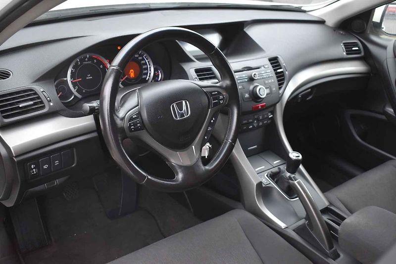 Tentokrát jsem otestoval dvanáctiletý kombík Honda Accord