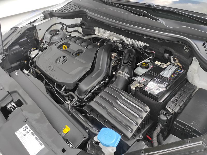Škoda Karoq 1,5TSi ACT, DSG, STYLE, TZ - fotka 33 z 51