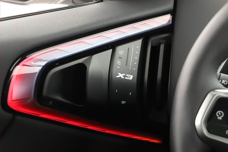 BMW X3 (2025) 20 xDrive, 360°, HUD, Tažné - fotka 26 z 31