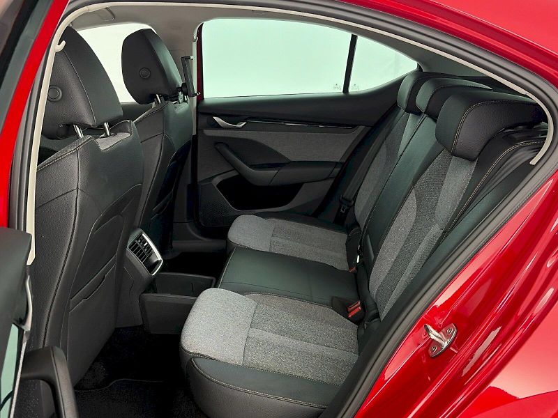 Škoda Octavia (2025) DSG 1.5TSI 110kW Top Selection - fotka 8 z 30