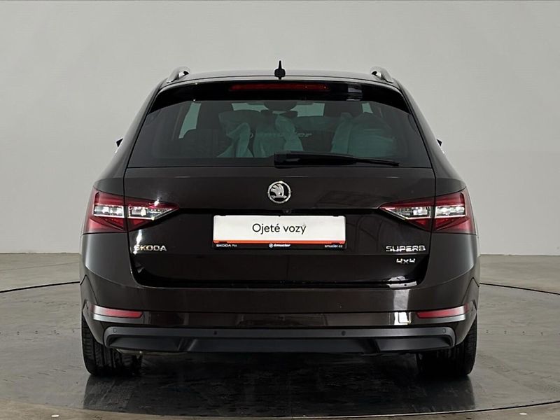 Škoda Superb Laurin & Klement 4x4 DSG - fotka 17 z 32