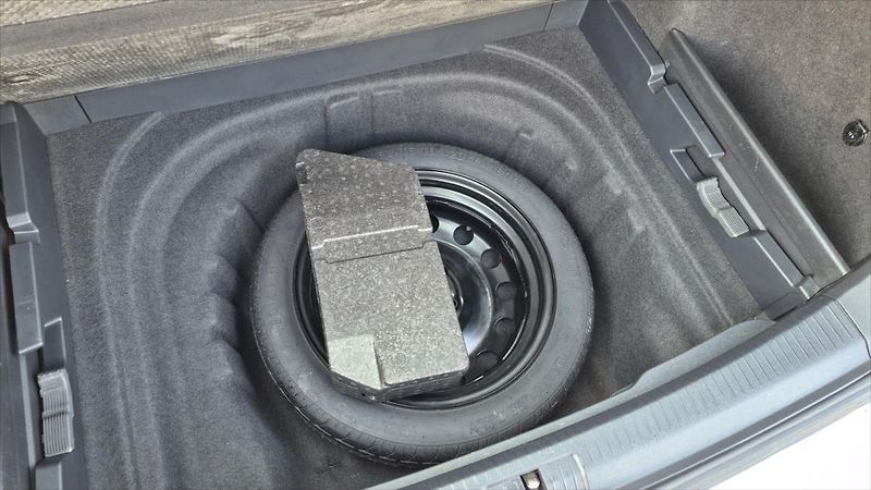 Volkswagen Golf 1,6 TDI DSG COMFORTLINE ČR - fotka 22 z 23