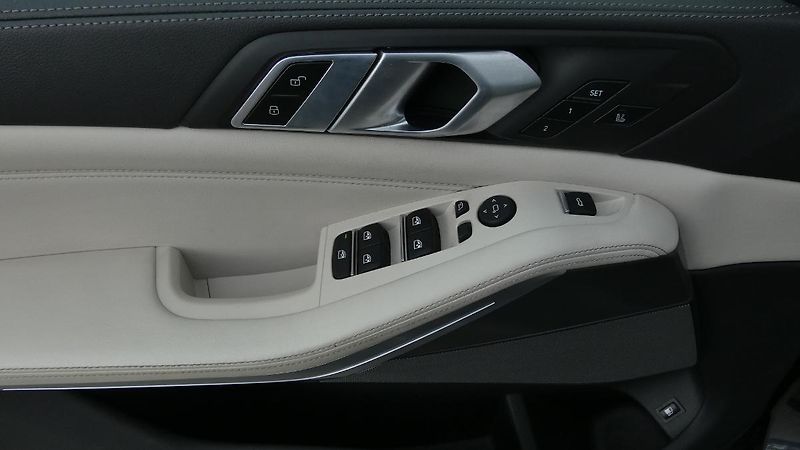 BMW X5 xDrive 45e - fotka 9 z 24