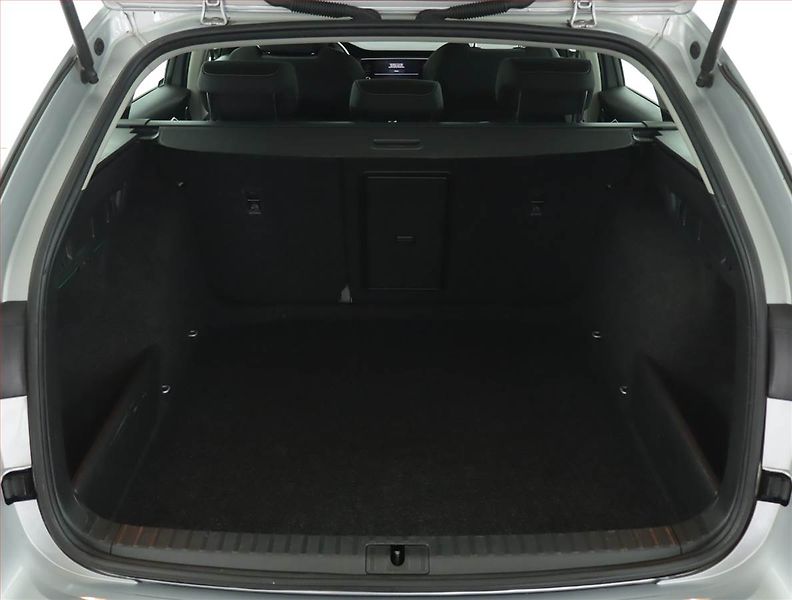 Škoda Octavia (2023) Ambition 2.0 TDI, ČR,1.maj - fotka 13 z 15