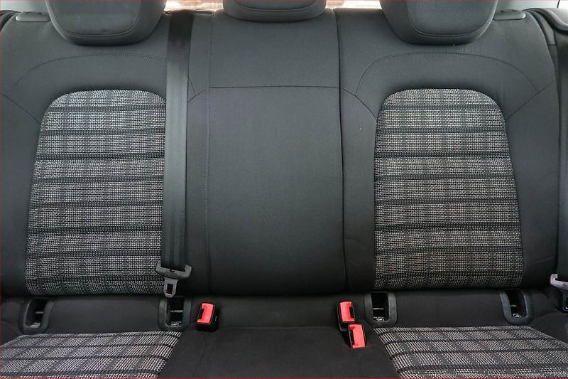 Audi Q3 (2012) 2.0 TDI, Xenony, Tempomat - fotka 10 z 17