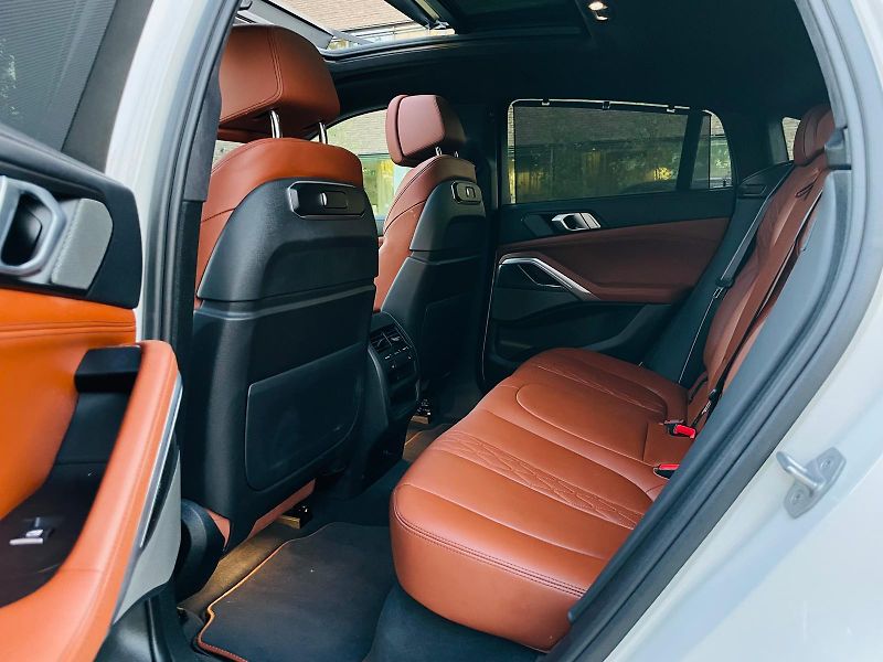 BMW X6 40D MSPORT 4x4 SERVISKA TAŽNÉ - fotka 28 z 58