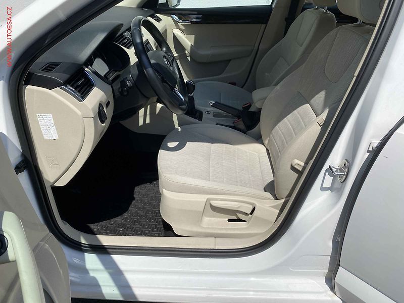 Škoda Octavia (2015) 1.6TDi, ČR, AC, výhřev sed - fotka 9 z 17