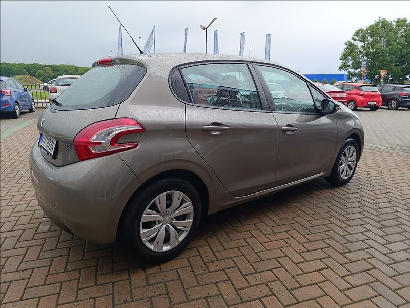 Peugeot 208 1,2 VTi STÁLE U NÁS - fotka 6 z 19