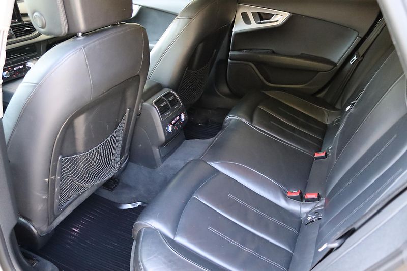 Audi A7 3.0TDI V6 QUATTRO 180kW DPH - fotka 38 z 50