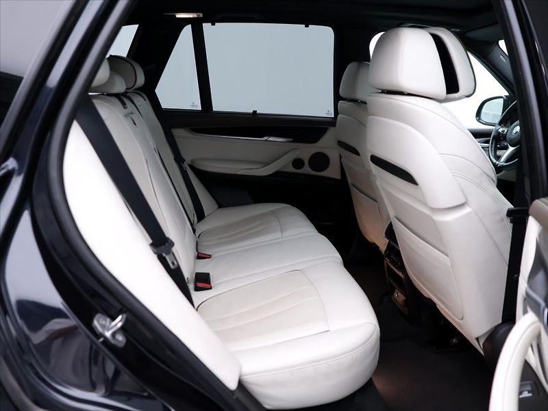 BMW X5 3.0 280kW M50da xD CZ DPH - fotka 14 z 38