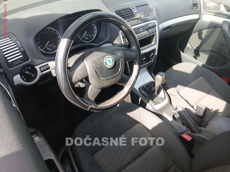 Škoda Octavia (2009) 1.9TDi, ČR, AC - fotka 3 z 3
