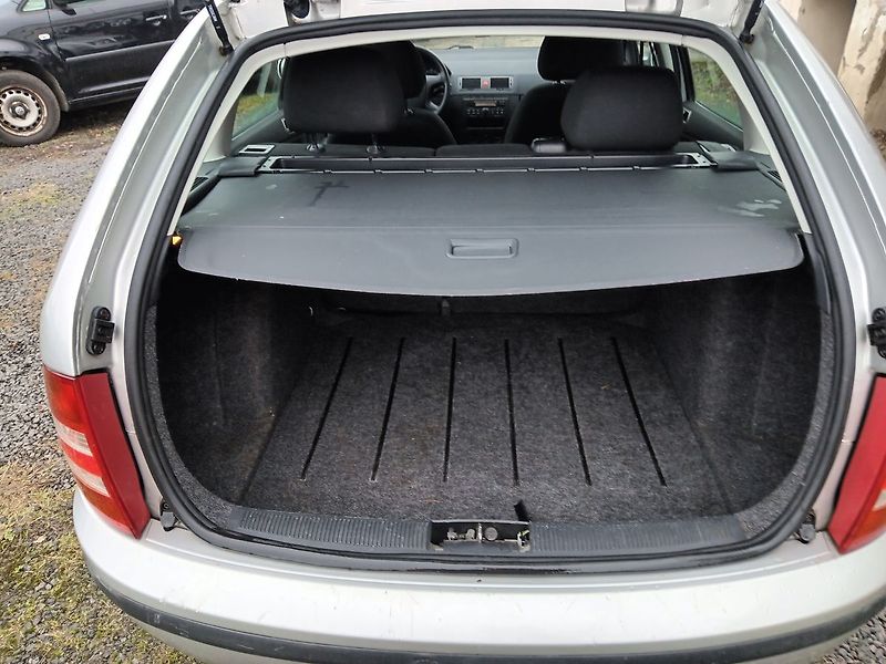 Škoda Fabia 1.4 16V Cool - fotka 15 z 17