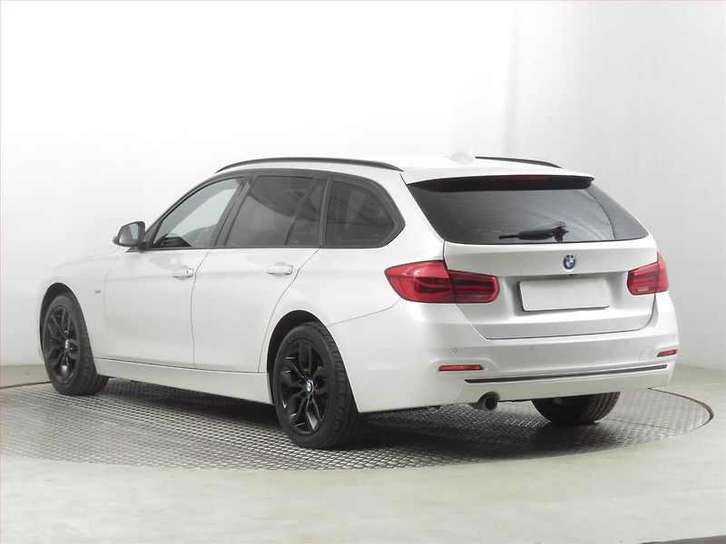 BMW Řada 3 (2017) 316 d, Automat, Navi, Tempomat - fotka 4 z 22