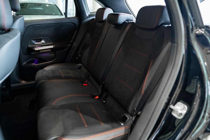 Mercedes-Benz GLA (2025) 200 d/AMGPLUS/MULTIBEAM/TOP - fotka 16 z 19