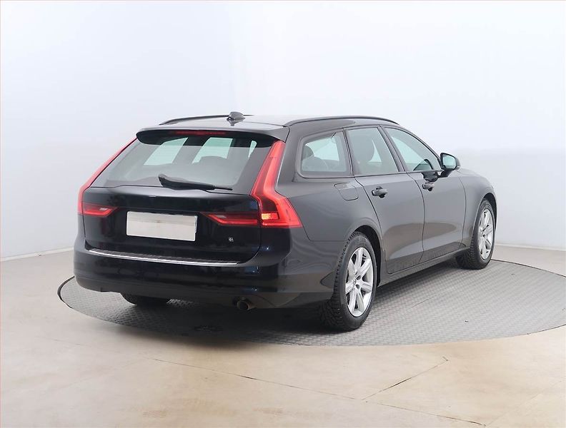 Volvo V90 (2017) D3, Automat, Serv.kniha, Kůže - fotka 5 z 15