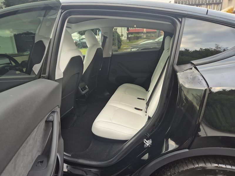 Tesla Model Y RWD 220kw TZ 92,5 % - fotka 12 z 48