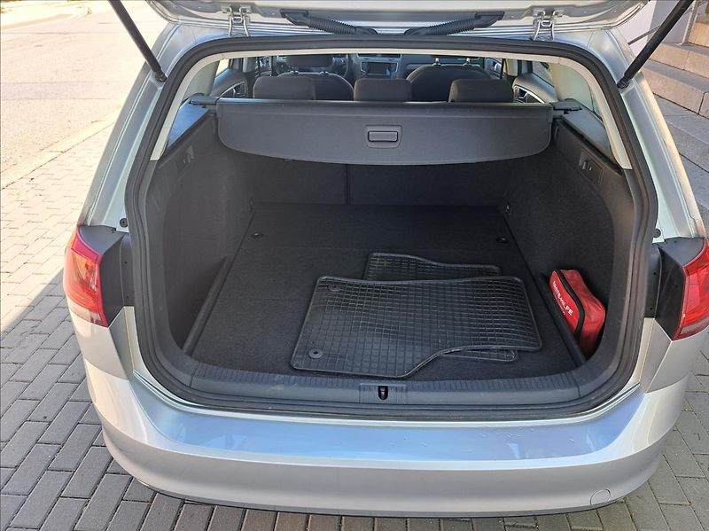 Volkswagen Golf 1,6 TDI Variant - fotka 37 z 45