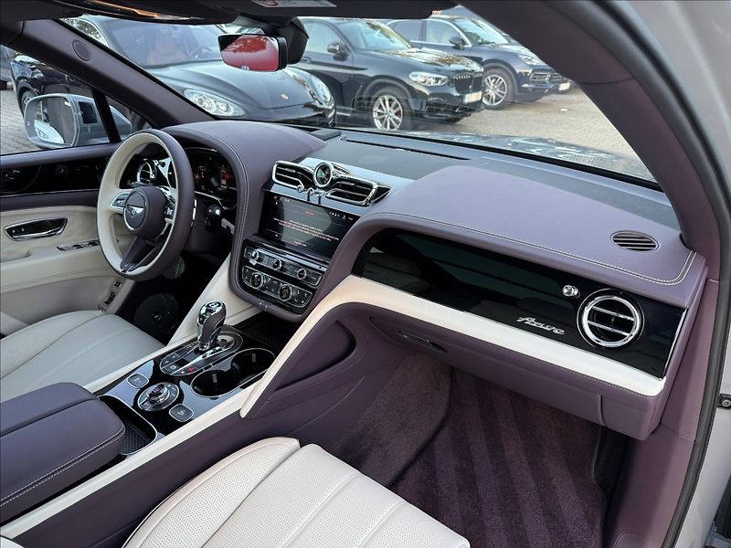 Bentley Bentayga Extended Wheelbase Azure V8 - fotka 11 z 32