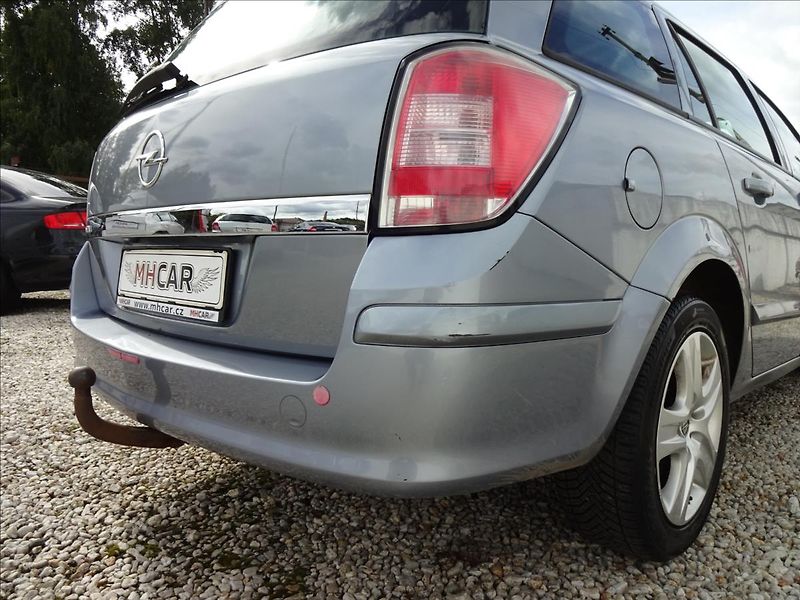 Opel Astra 1,6i 85kW - fotka 15 z 41