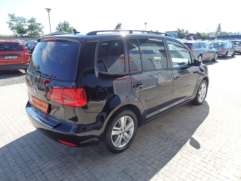 Volkswagen Touran 1,4 TSI 103 KW ZÁLOHOVÁNO - fotka 4 z 25