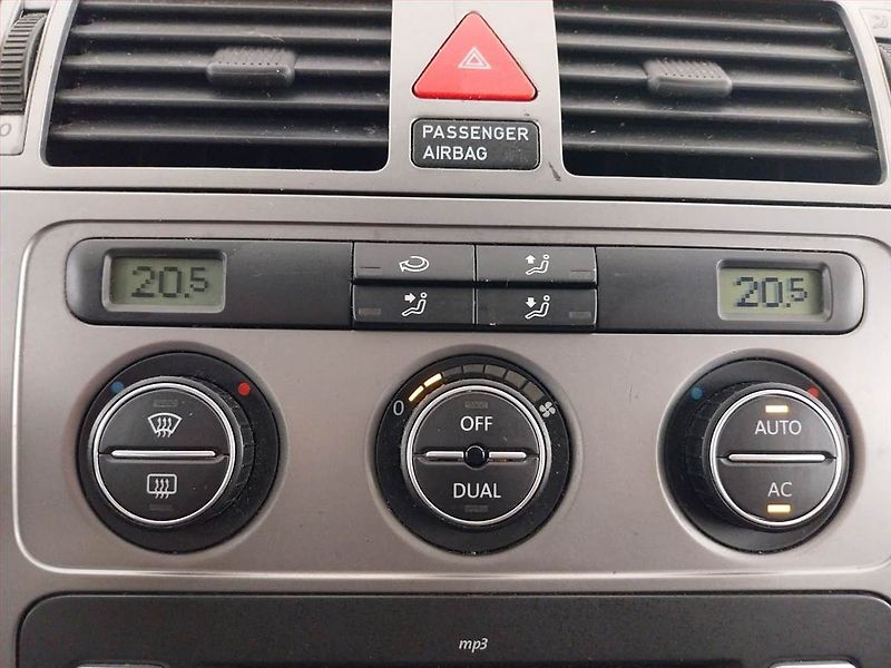 Volkswagen Touran (2007) 1.9 TDI, 7 míst, po STK, Tažné - fotka 15 z 17