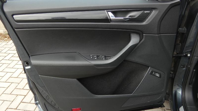 Škoda Kodiaq 2,0 TSI DSG 4x4 STYLE - fotka 8 z 26