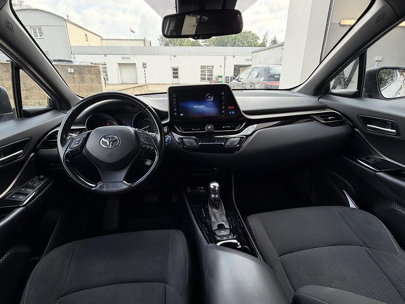 Toyota C-HR 1.8 Hybrid 90kW E-CVT Dynamic - fotka 9 z 22