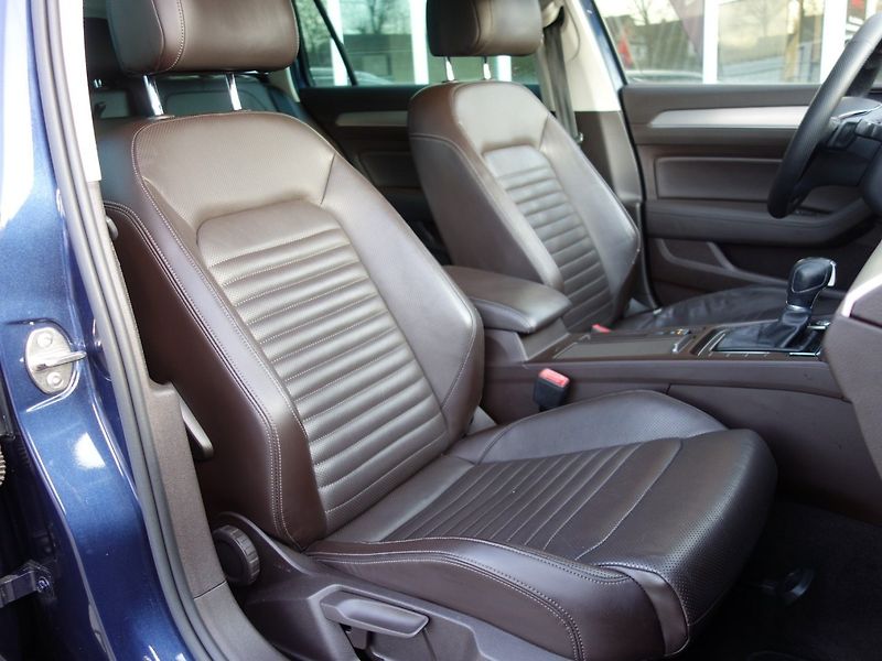 Volkswagen Passat (2015) 2.0TDI 110kW DSG HIGHLINE - fotka 28 z 49