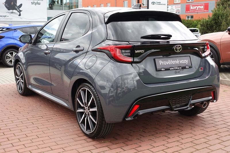 Toyota Yaris 1,5 HEV GR SPORT VIP Skyview - fotka 6 z 35