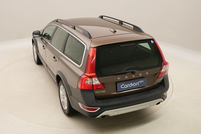 Volvo XC70 D4 AWD KINETIC AUT REZERVACE - fotka 17 z 38