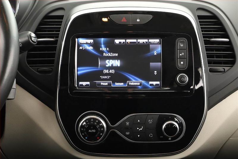 Renault Captur (2018) 1.2 TCe, Automat, Serv.kniha - fotka 9 z 14