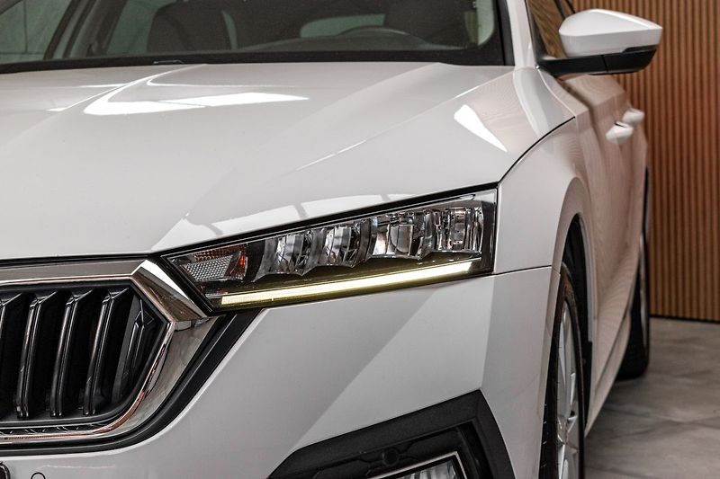 Škoda Octavia 2.0 TDI DSG*STYLE*KAMERA*KESSY - fotka 36 z 41