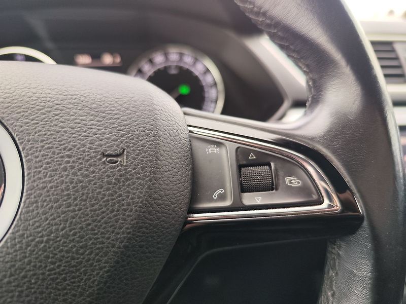 Škoda Superb 2.0 TDI/110kW Ambition Plus DS - fotka 26 z 33