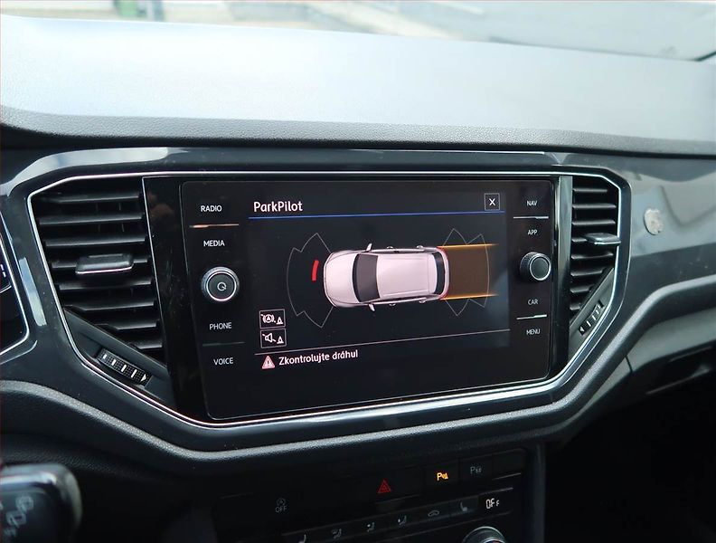 Volkswagen T-Roc (2018) Style 2.0 TSI 4Motion, 4X4 - fotka 20 z 20