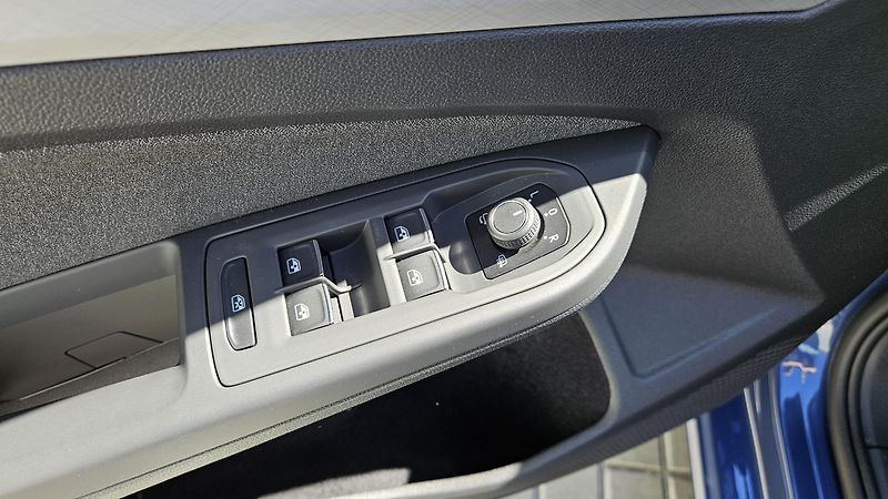 Volkswagen Golf Variant (2025) 1.5 eTSI 85kW Life DSG7 - fotka 15 z 34
