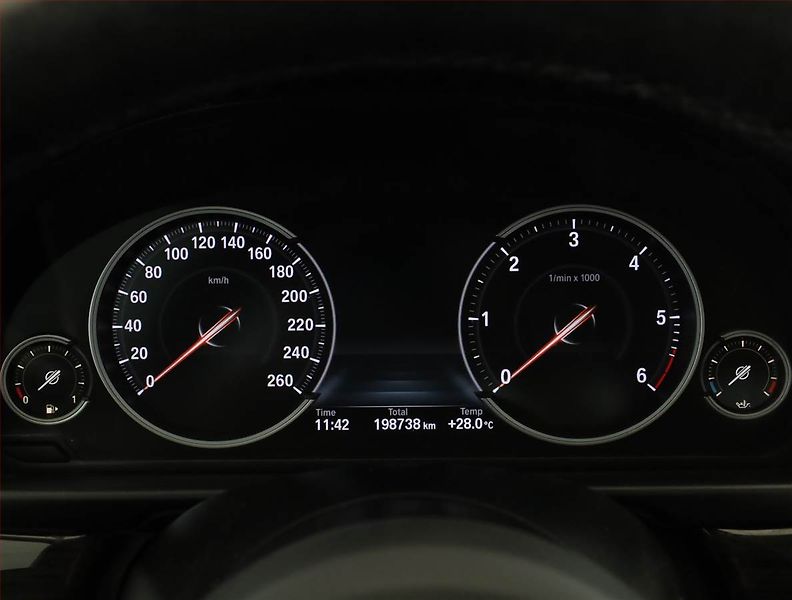 BMW Řada 5 (2016) 520d xDrive, 4X4, Automat, ČR - fotka 9 z 20