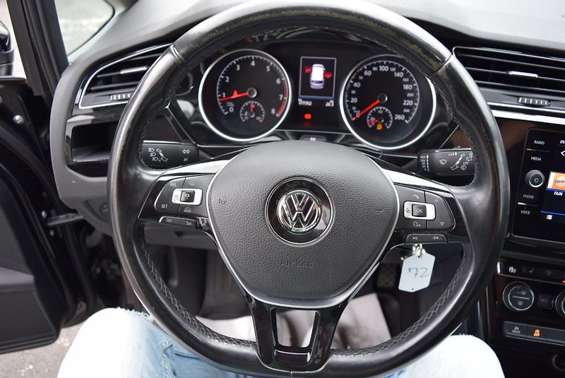 Volkswagen Touran (2017) 1.4TSI 110kw 7MÍST HIGHLIN TAŽ - fotka 30 z 48