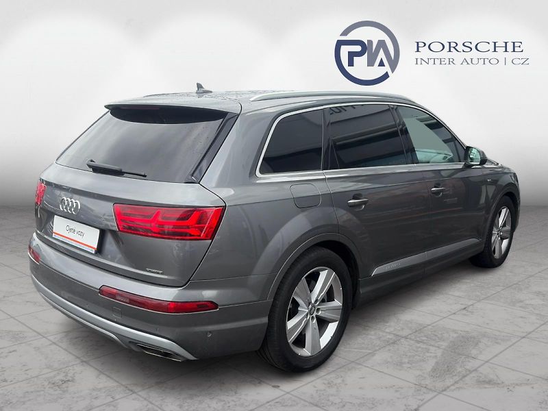 Audi Q7 3.0TDi S-Line Quattro 7míst - fotka 2 z 23
