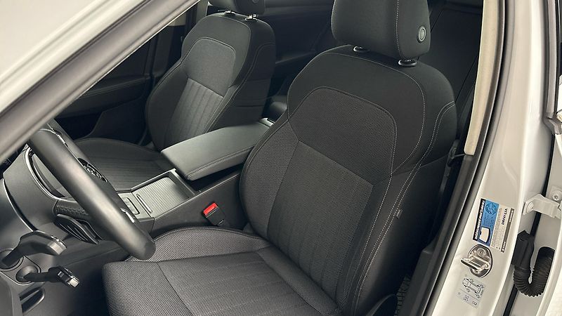 Škoda Superb 2.0 TDI DSG Style Combi - fotka 14 z 25