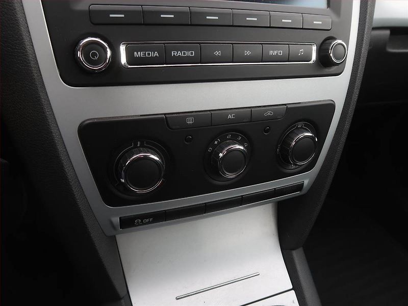 Škoda Octavia (2011) Ambition 1.4 TSI, Serv.kniha - fotka 13 z 13