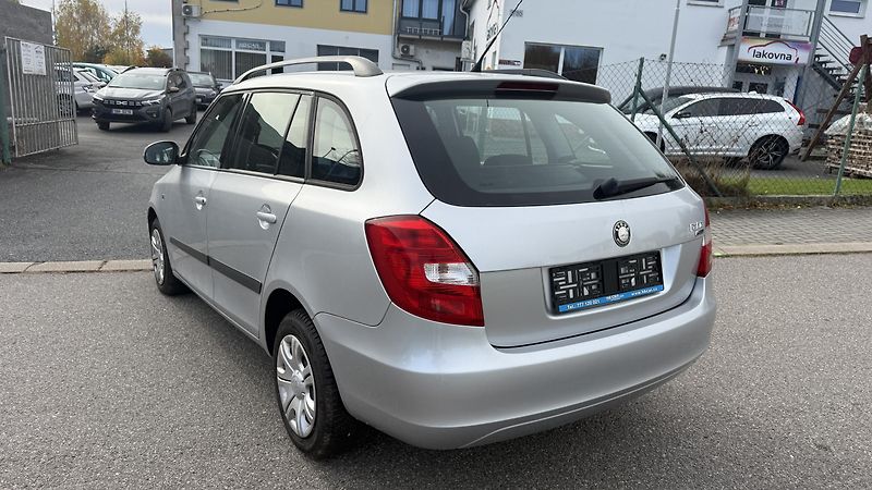 Škoda Fabia (2009) 1.4 16V 63KW 115 TIS KM KLIMA - fotka 10 z 20