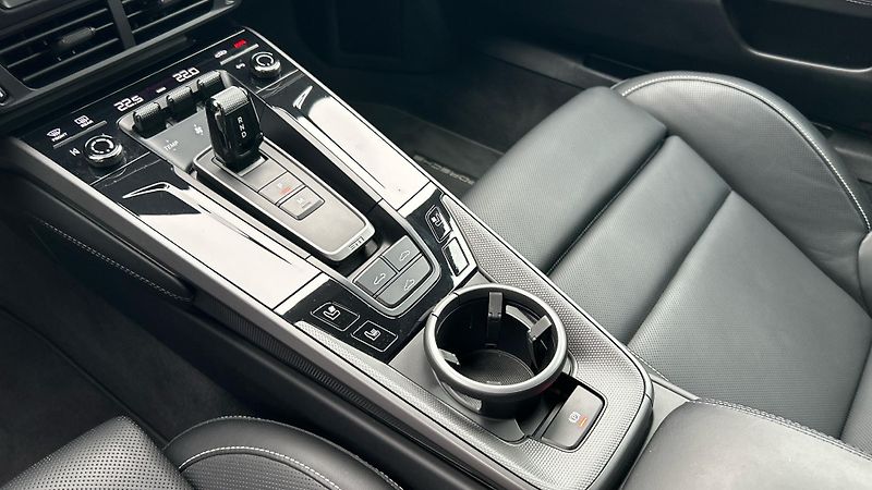 Porsche 911 Carrera - fotka 22 z 29