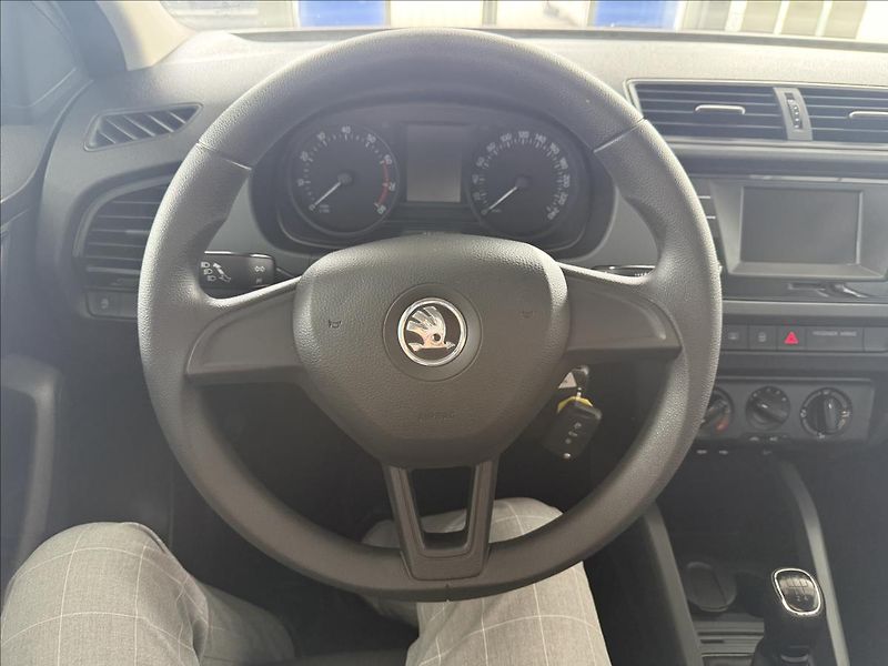 Škoda Fabia 1,2   TSI 66kW,SERVISKA - fotka 14 z 24
