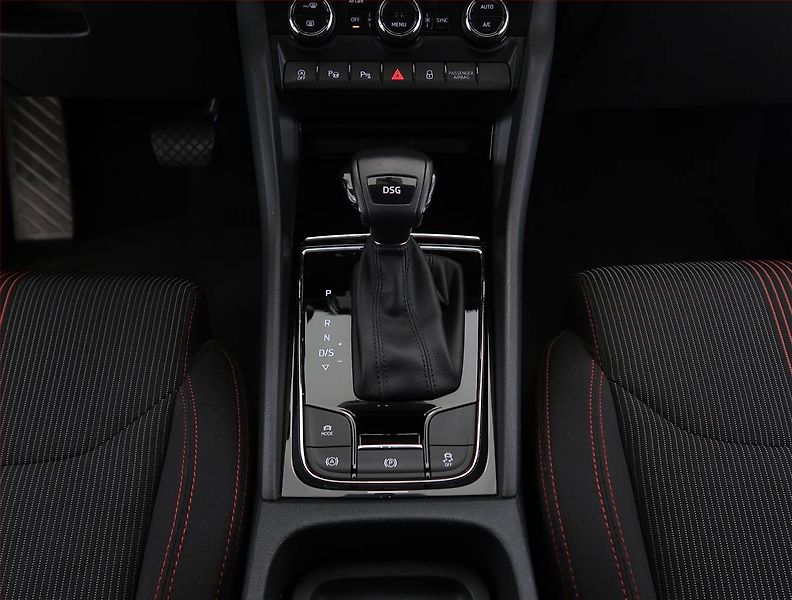 Škoda Karoq (2022) 1.5 TSI, digi klima - fotka 13 z 28