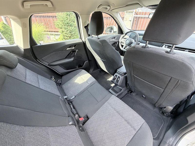 BMW iX1 (2023) XDrive 30 66,5kWh 4x4 SoH 99%. - fotka 14 z 15