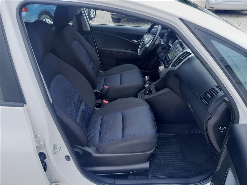 Hyundai ix20 1,4i16V 66 kW - fotka 28 z 48