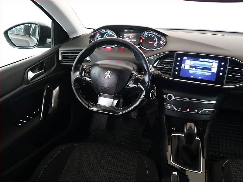Peugeot 308 (2017) 1.2 PureTech, Navi, Tempomat - fotka 7 z 15